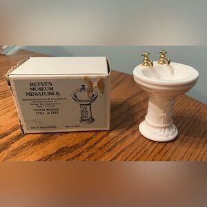 Reeves Museum Miniatures ceramic Victorian bathroom fixtures